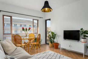 Tranquil and Stylish in leafy street of Rosebank